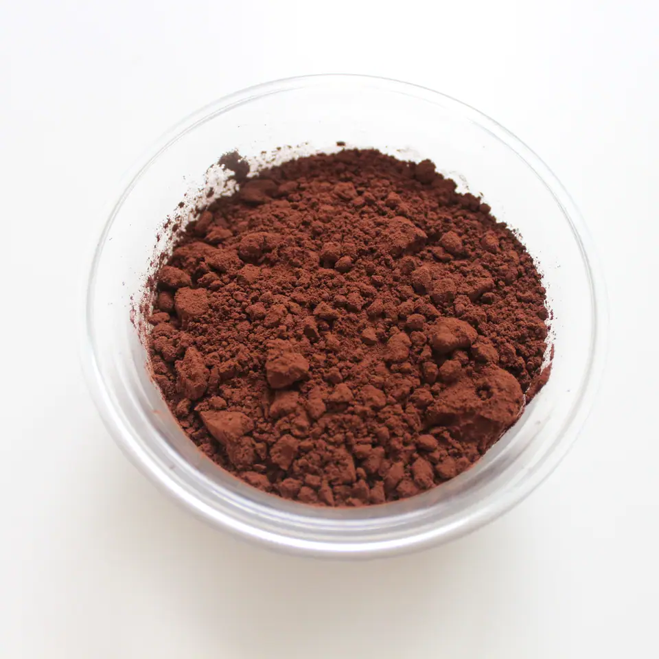 Cacao en polvo en un bol de vidrio