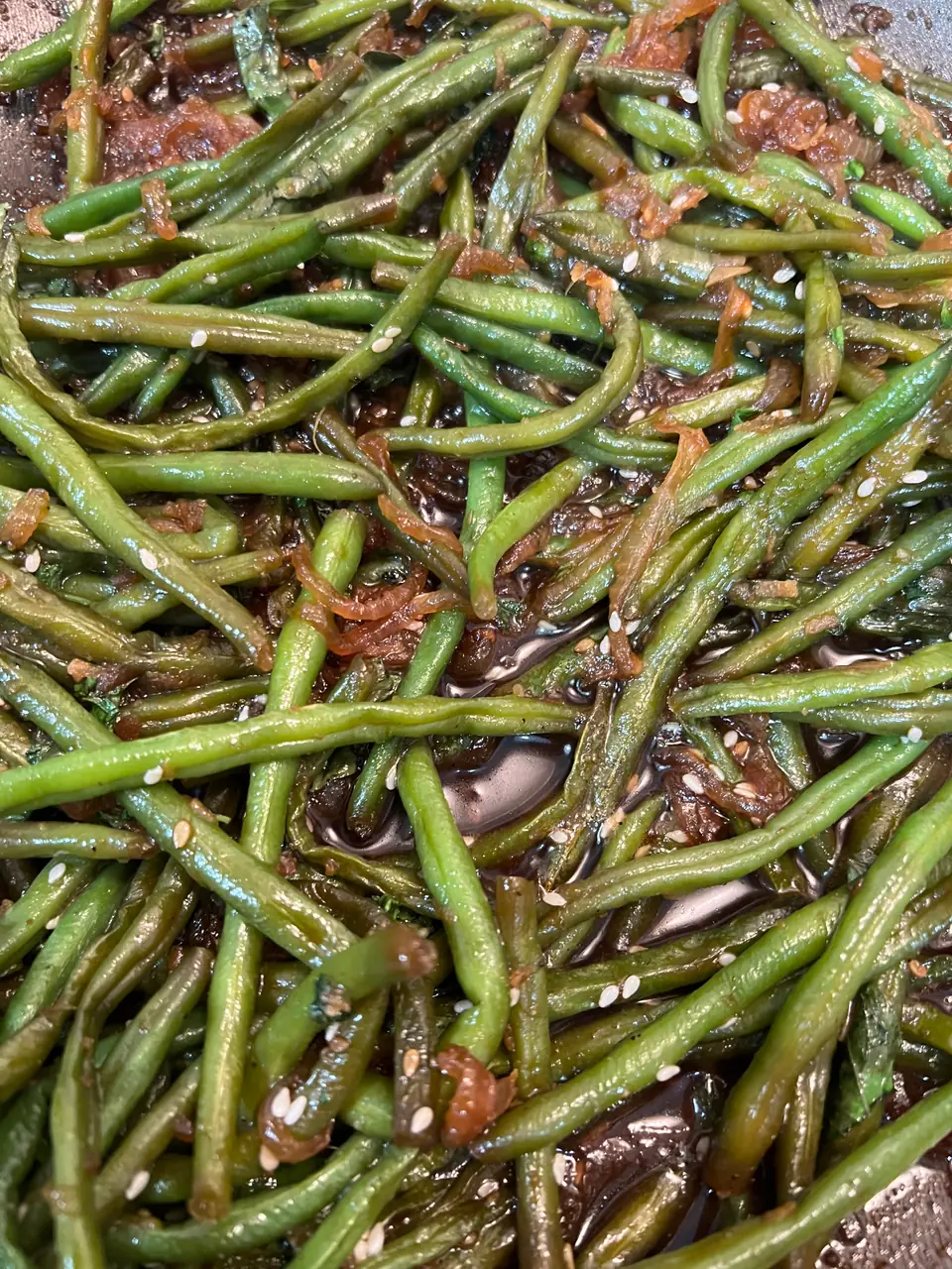 Chauchas salteadas con tomate, vistas de cerca